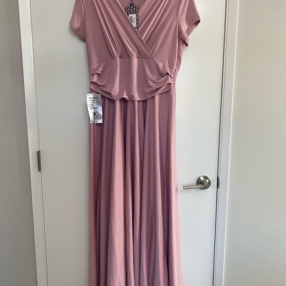 Woman’s Cap Short Sleeve V-Neck Flowy Gown